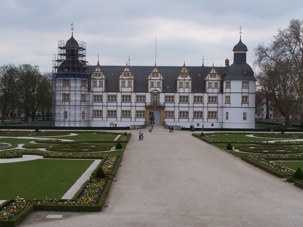 schloss_neuhaus2.JPG