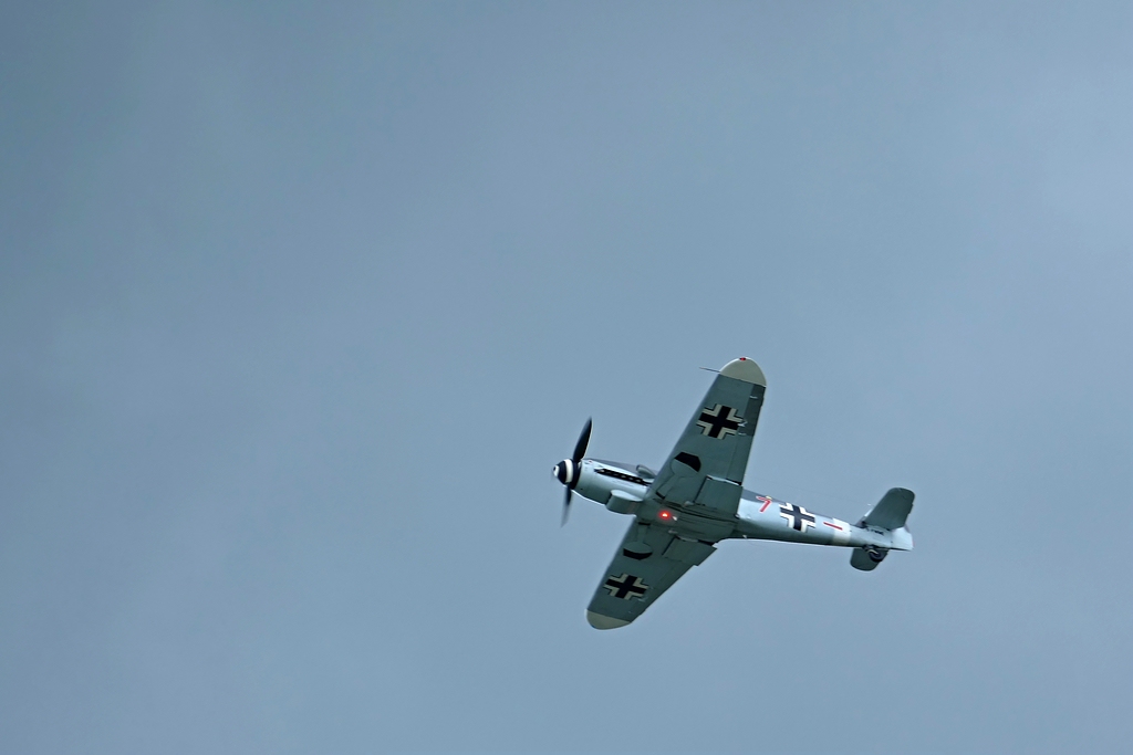 comp_1 Messerschmitt Bf 109 G-4 Rote sieben 2.jpg