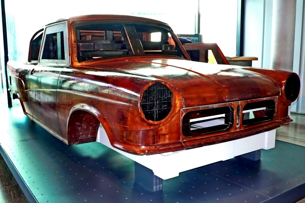 Holzmodell.JPG
