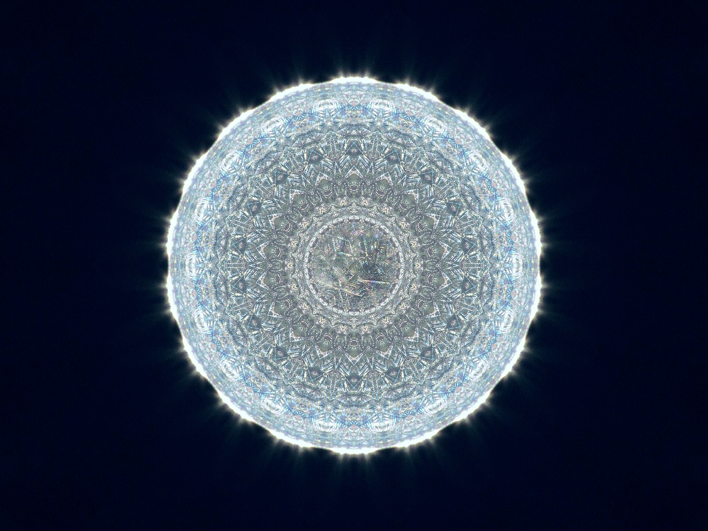P3030189 Seifenblase Kaleidoskop verkleinert.jpg