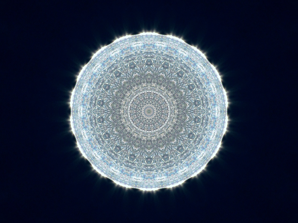 P3030189 Seifenblase Kaleidoskop verkleinert II.jpg