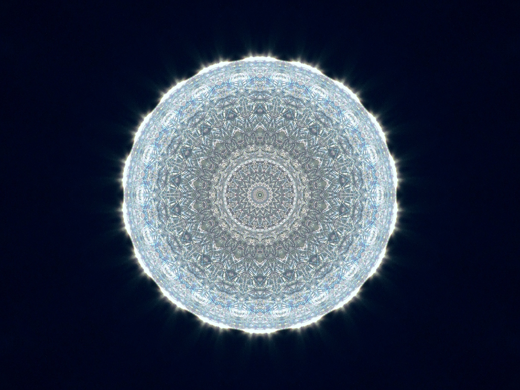 P3030189 Seifenblase Kaleidoskop verkleinert II.jpg