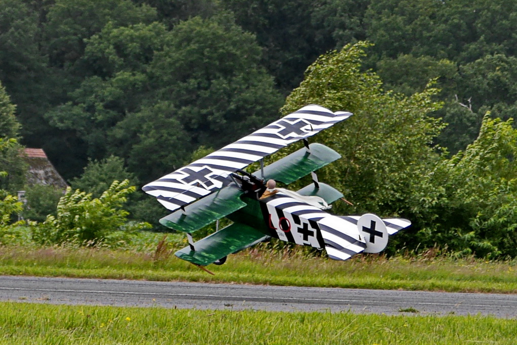 Dreidecker im Flug.JPG