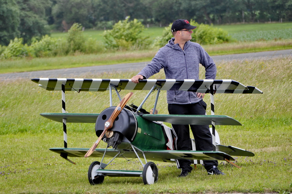 Dreidecker vor dem Start.JPG