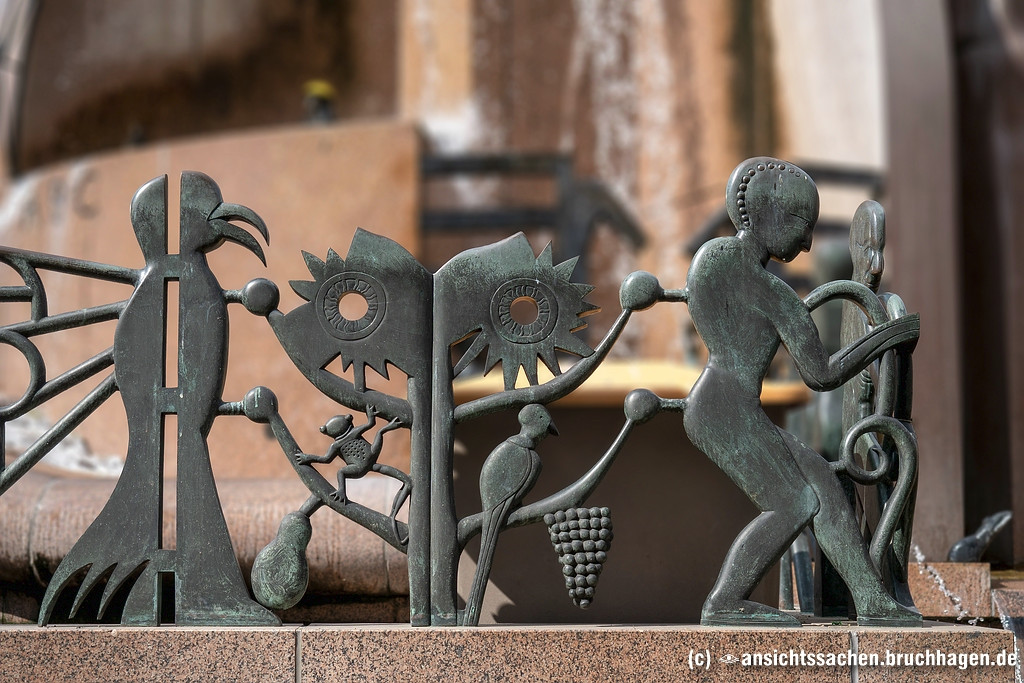 comp_Weltkugelbrunnen von Joachim Schmettau (1983) 48 (P1040714).jpg