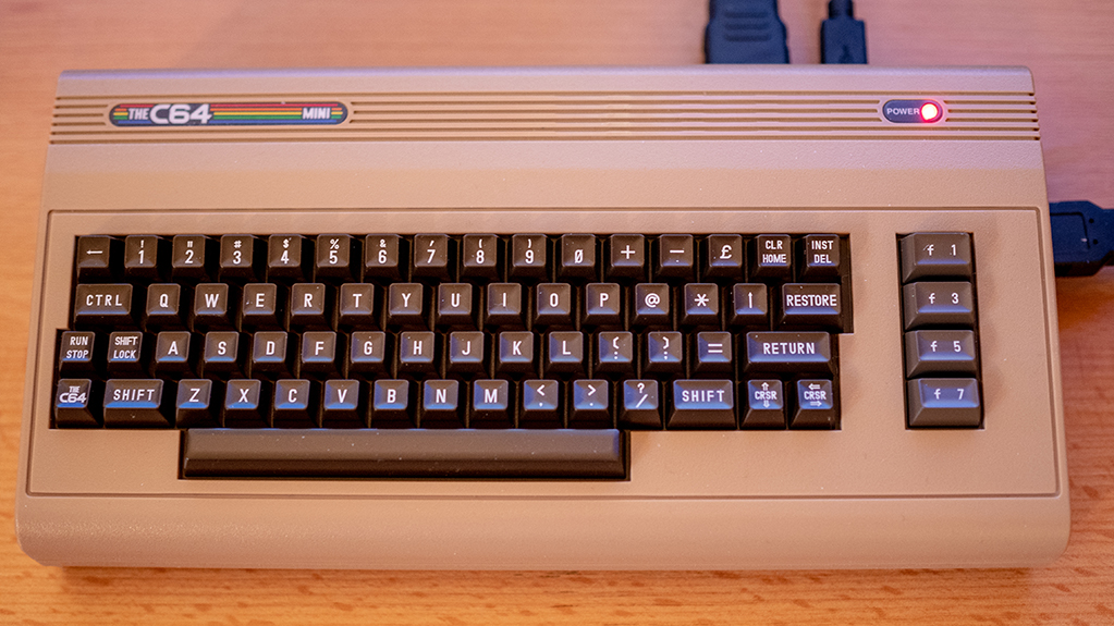 C 64 mini 01.jpg