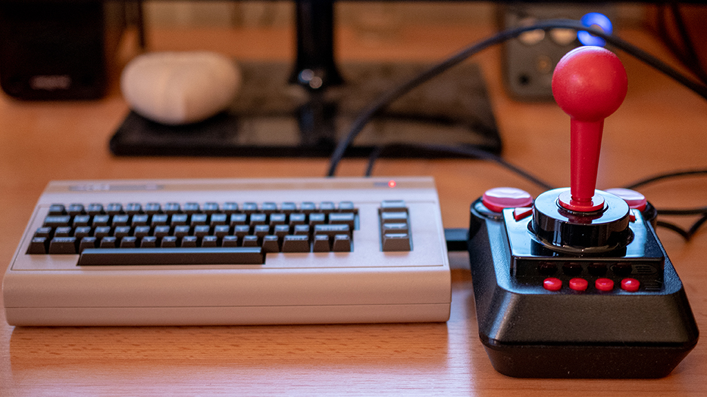 C 64 mini 02.jpg