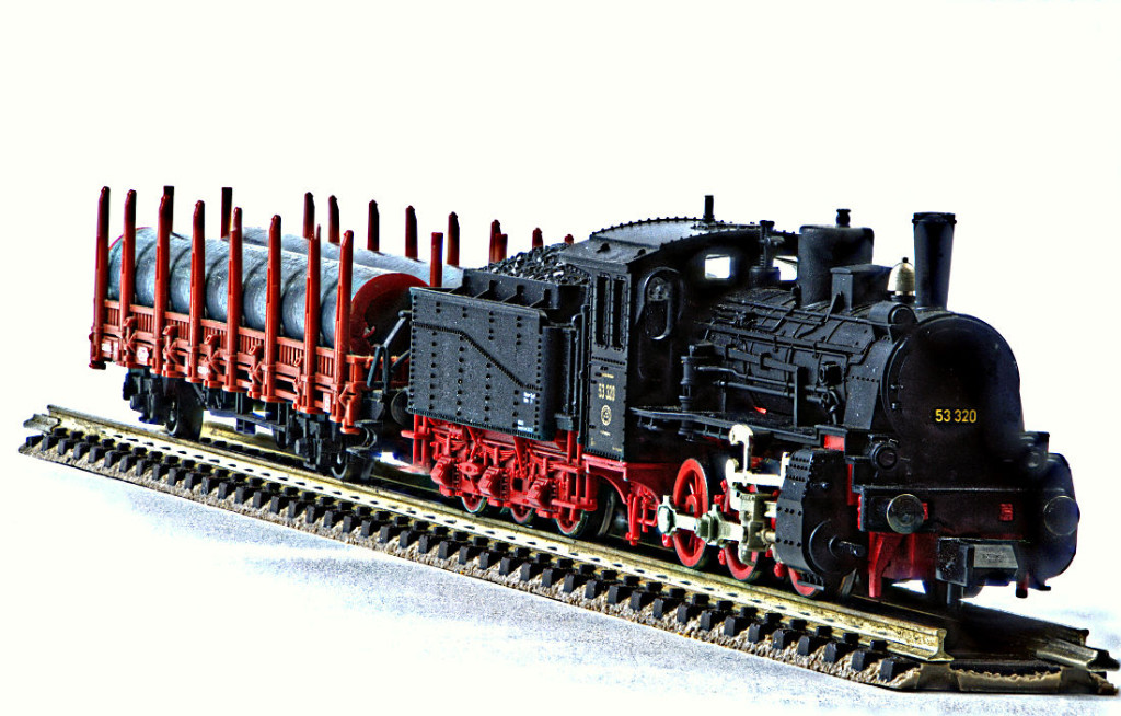 BR 53.3 mit Güterwagen klein.jpg