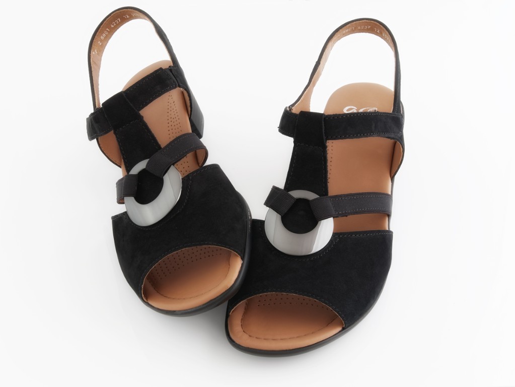 Schuhe2a_BK_1200px.jpg