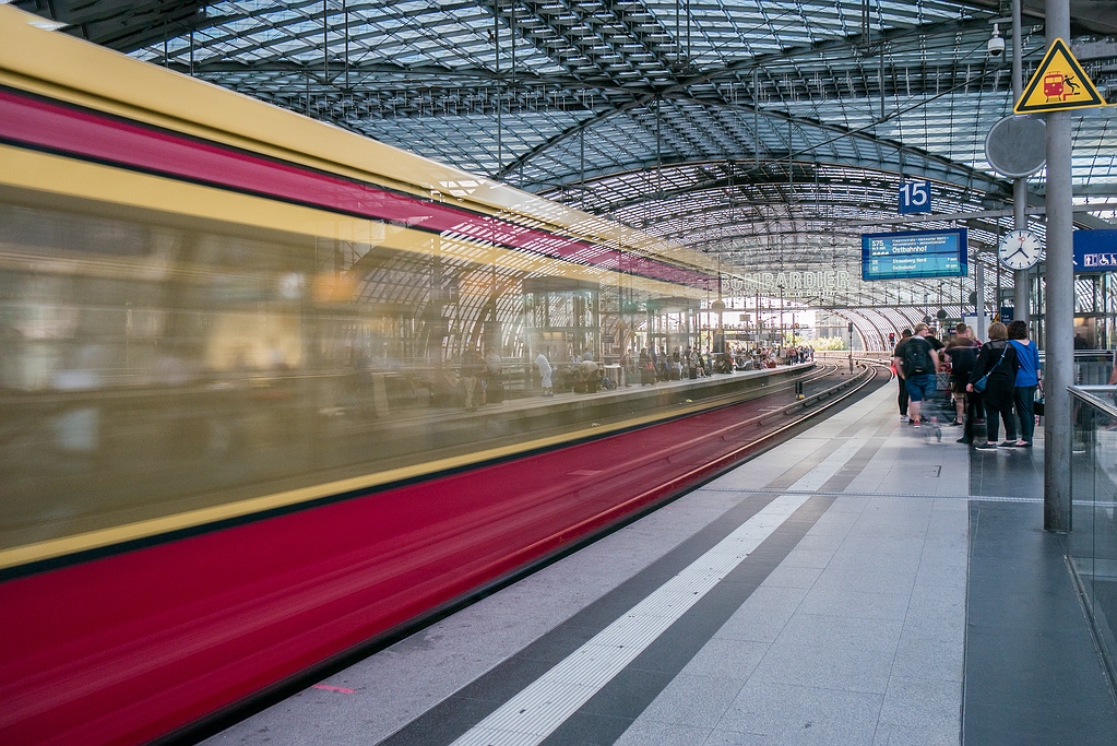 comp_Eine S-Bahn verschwindet 01b (P1040141).jpg