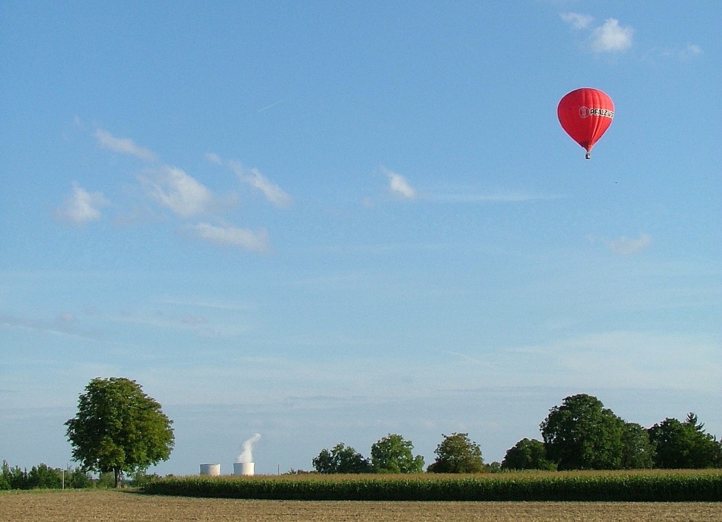 Ballon über Kernkraftwerk._1.jpg