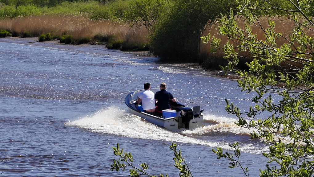 Boot auf einem Fluss.JPG