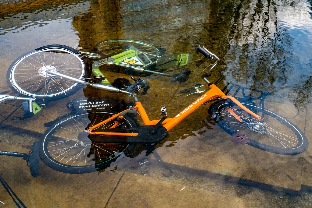 comp_Tauchräder nahe Potsdamer Platz 01 (P1210349).jpg