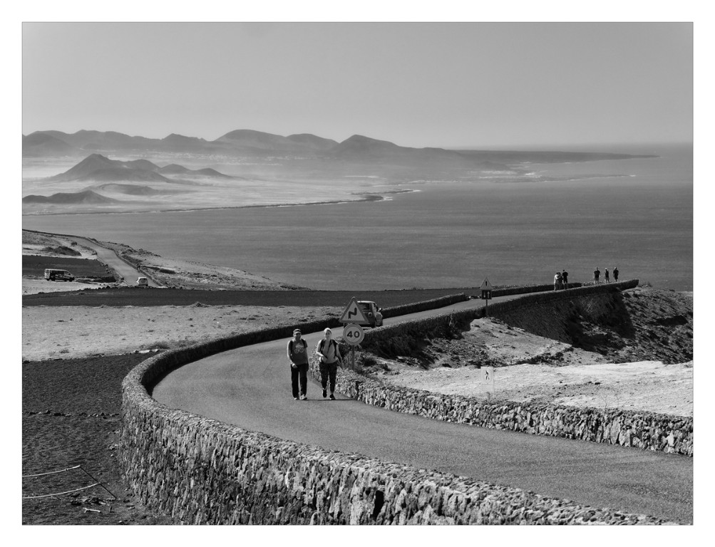 Mirador_Uferstrasse_BW_1200px.jpg
