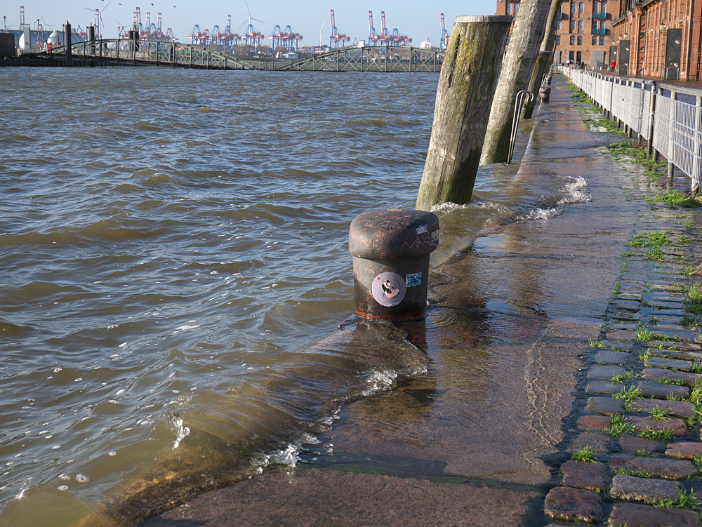 17_02_Hamburg_Hafen_Fischmarkt_Sturmflut_02.jpg