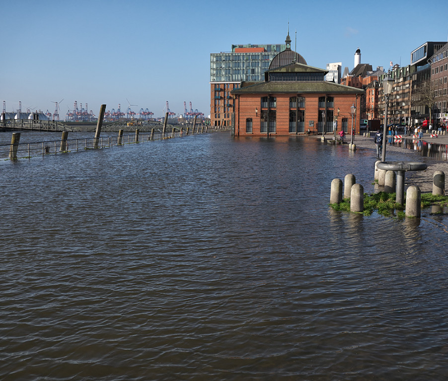 17_02_Hamburg_Hafen_Fischmarkt_Sturmflut_04.jpg