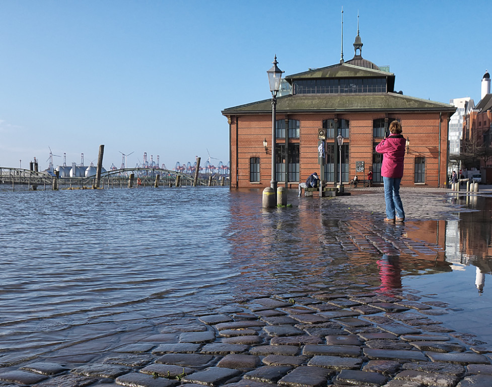 17_02_Hamburg_Hafen_Fischmarkt_Sturmflut_05.jpg