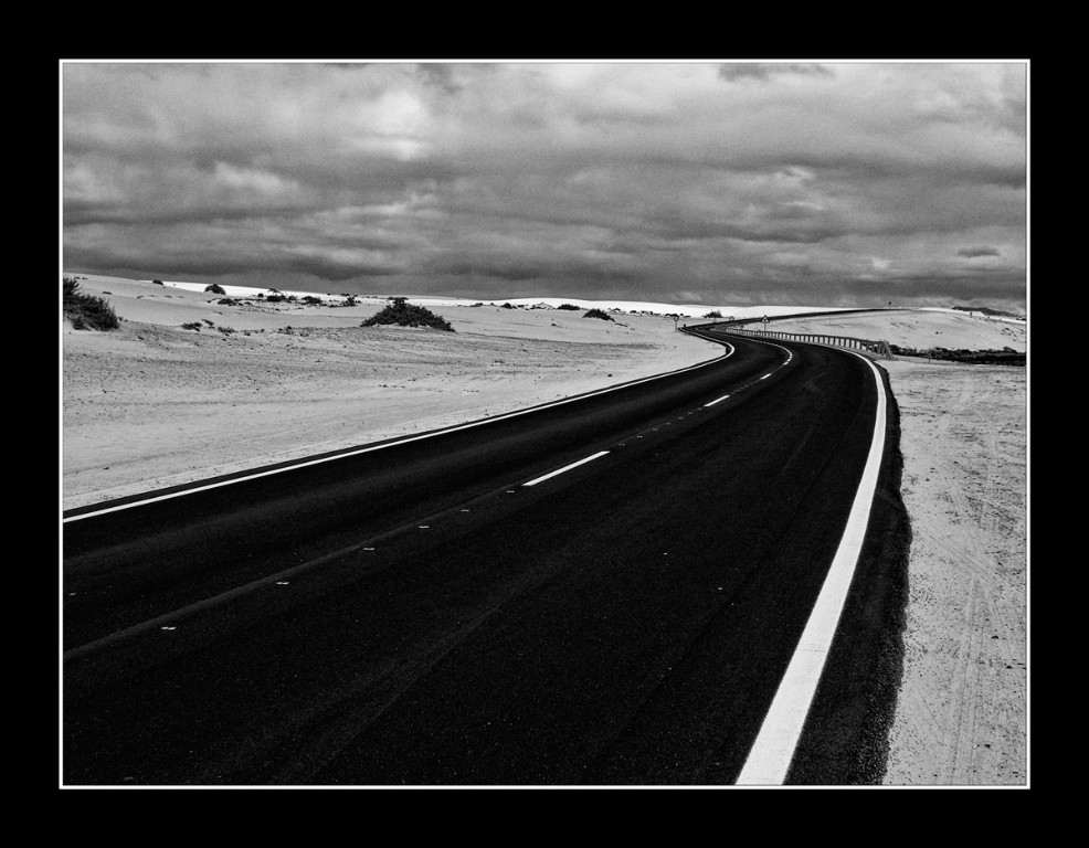 Fuerteventura_Strasse_BW_1200px.jpg