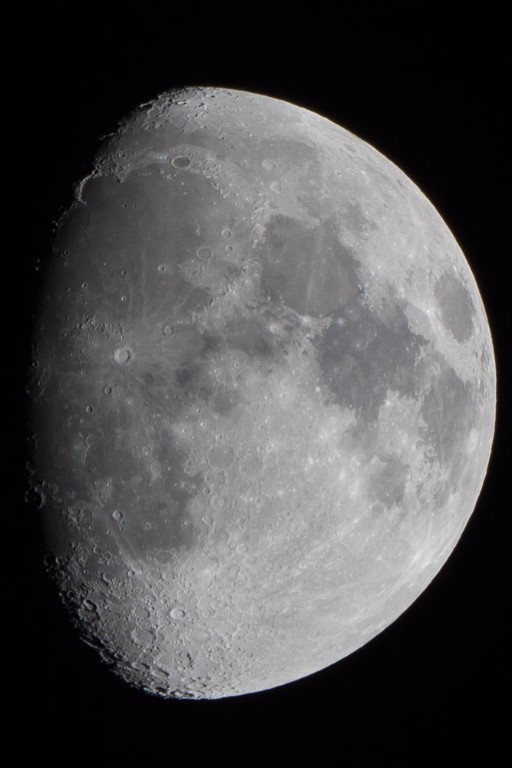 Mond_Panasonic_100_400-1004459.jpg