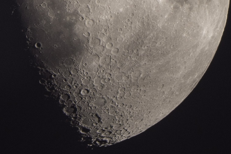 Mond_20mpx_Ausschnitt2_2020_04_02-1006029.jpg