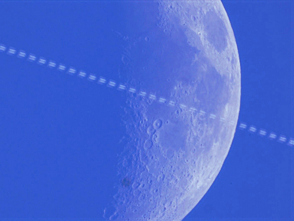 ISS-vor-Mond_Stack.jpg