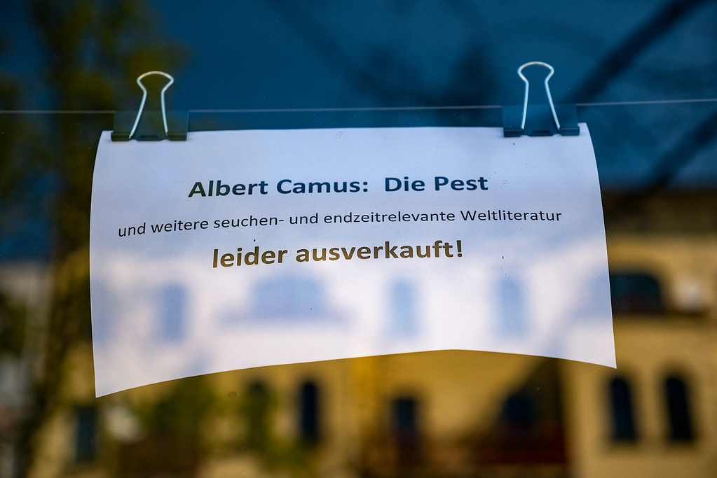 comp_Camus Pestliteratur (P1210658).jpg