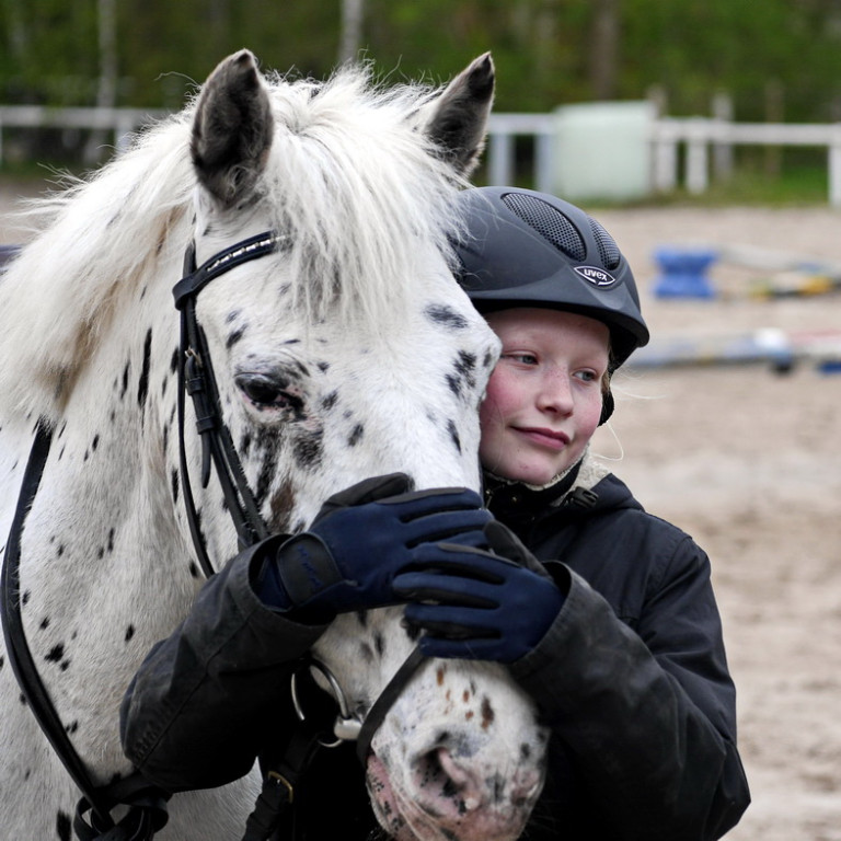 Zoe und ihr Pferd.JPG