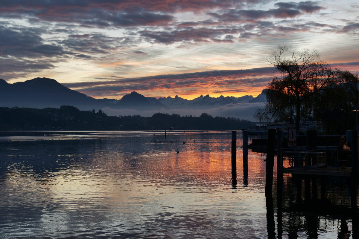 Herbstmorgen Vierwaldstättersee.jpg