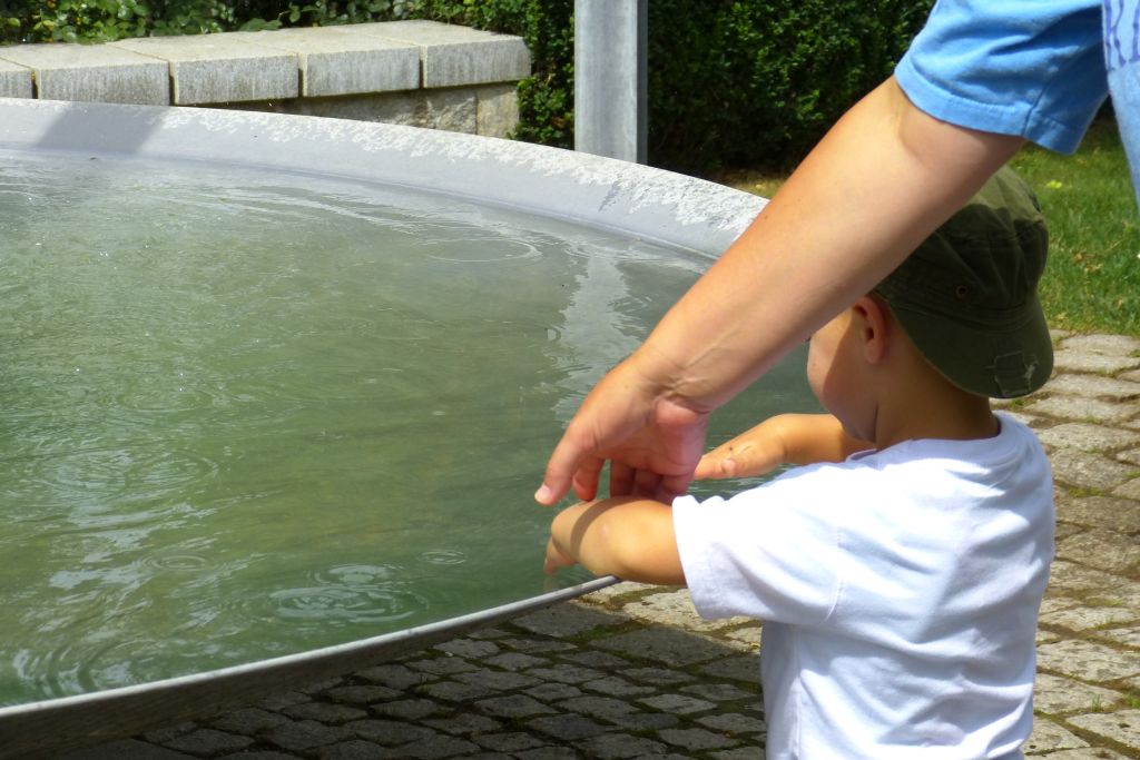 Kind und Wasser.jpg