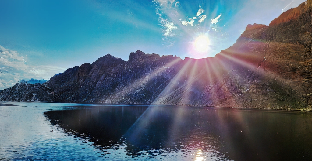 Adinias Meer mit Gebirge - Finish.jpg