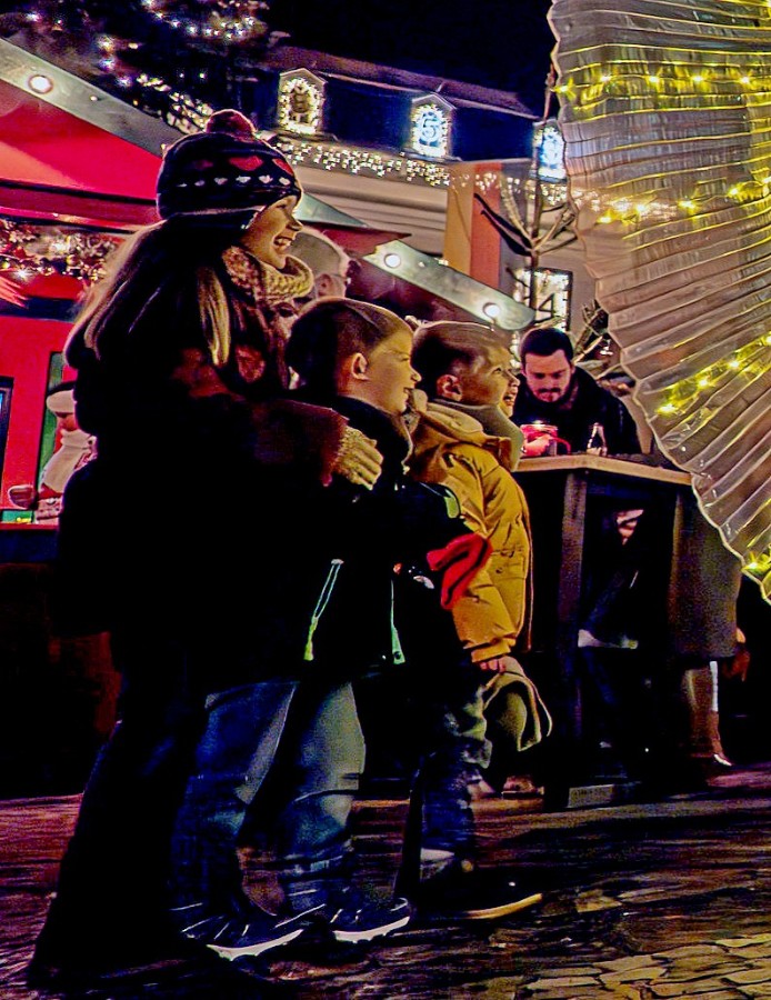 Weihnachtskinder  sie staunen und sind begeistert  L.jpg