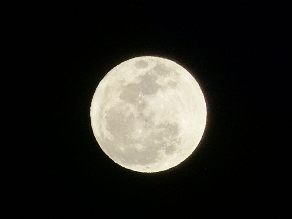 Mond unbearbeitet.JPG