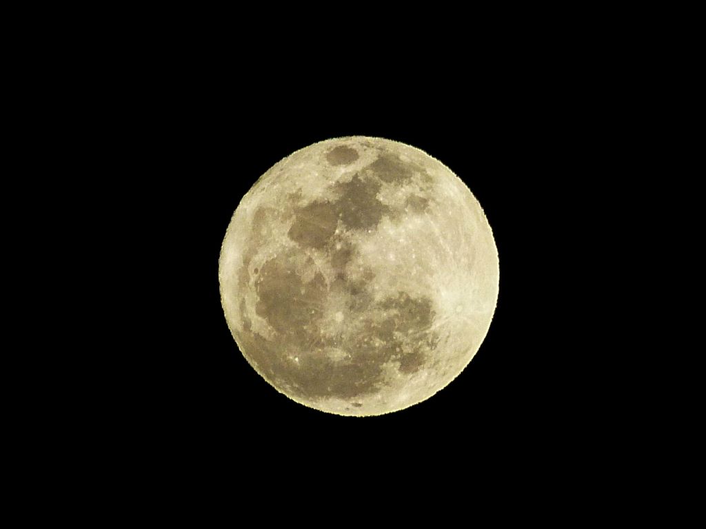 Mond bearbeitet.jpg