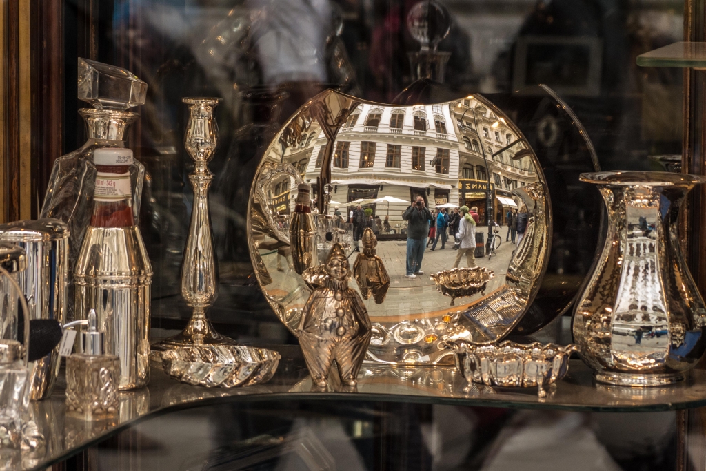 Selbstportrait via Schaufenster.jpg