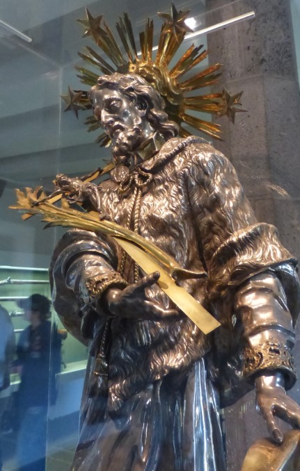 statue.jpg