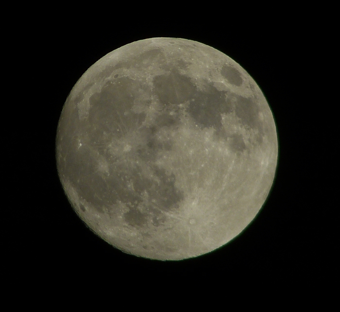 moon_fz150_tcon17_izoom32.jpg