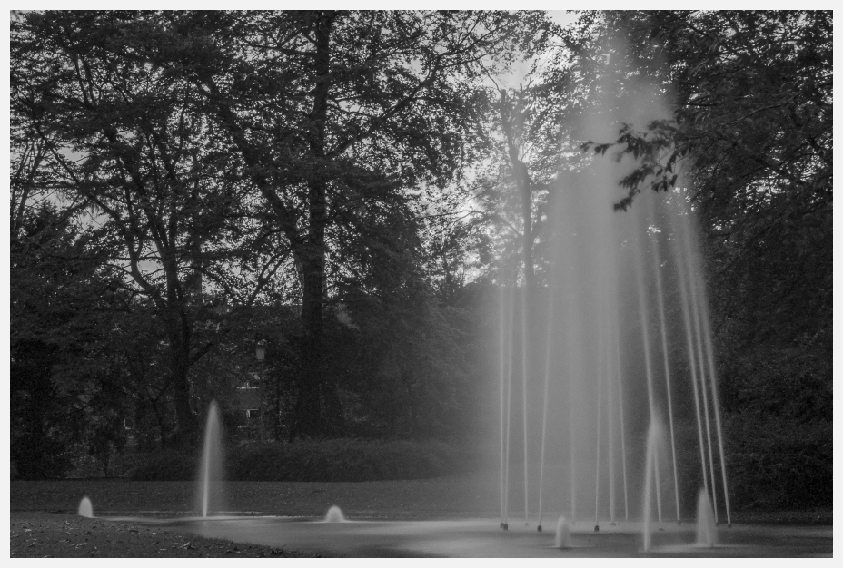 Fontaene im Park - SW.jpg