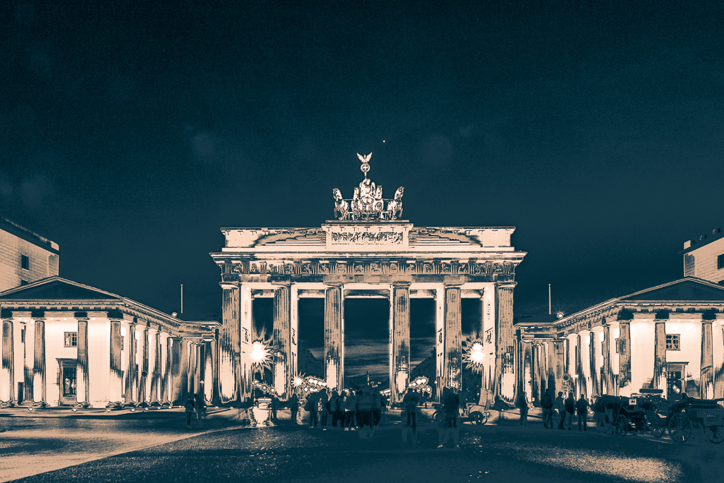 Berlin ist bunt - Brandenburger Tor 3-1100957.JPG