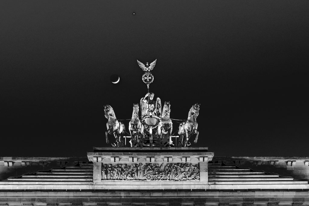 Berlin ist bunt - Brandenburger Tor 5-1100938.JPG