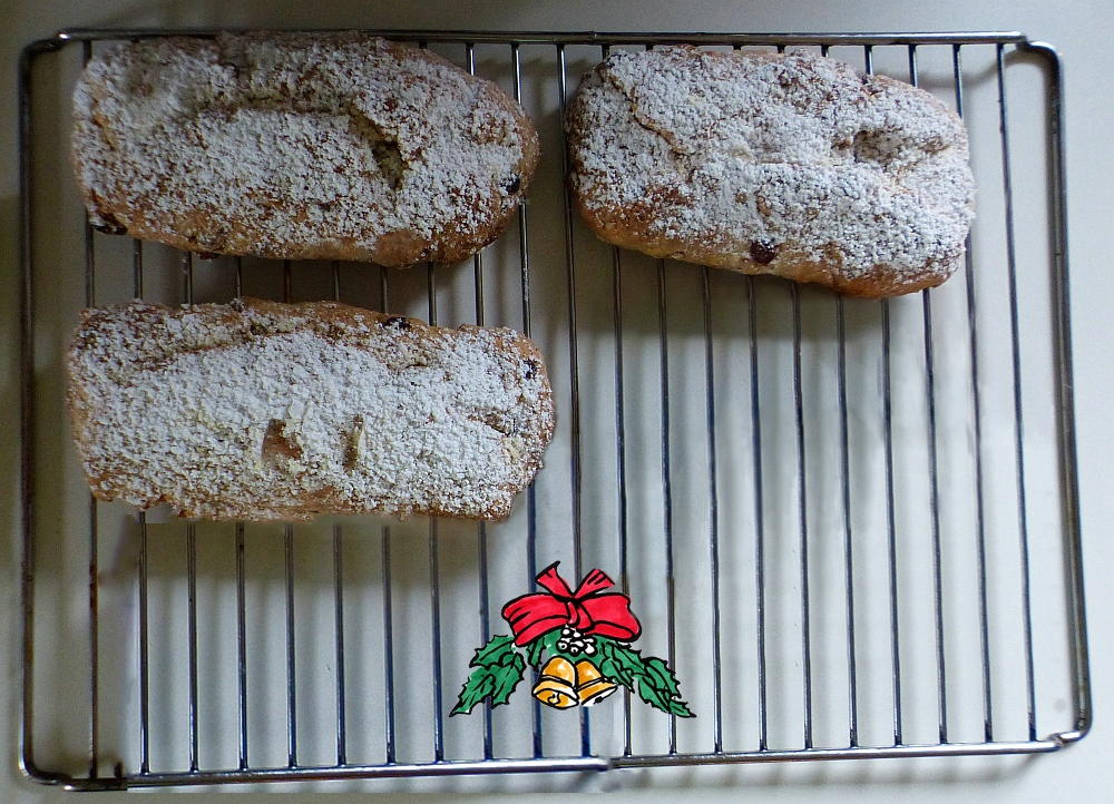 Stollen 2 x genascht x. verkleinert.JPG