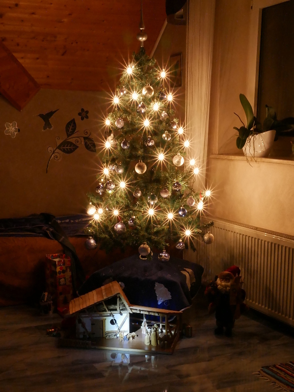 xmastree2.JPG