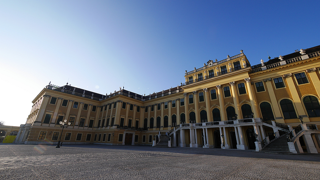 Maria-Theresias kleines Häuschen ist aber ganz schief.jpg